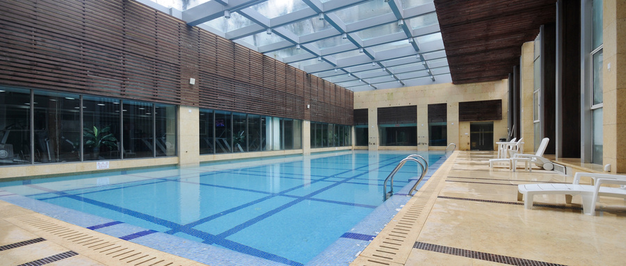 碧波下的隱憂：泳池安全與余氯守護(hù)